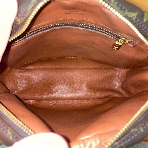 Louis Vuitton Vintage Senlis Monogram Crossbody
Shoulder Bag! - Picture 5 of 10